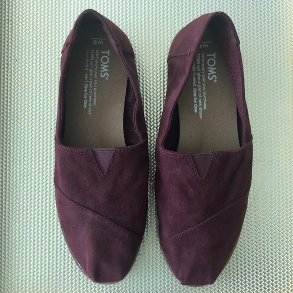 toms burgundy shoes